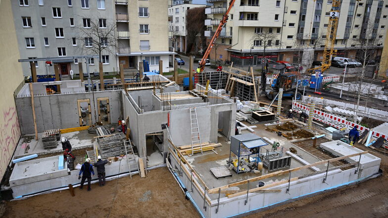 Noch werden wie hier in der Moritzburger Straße in Dresden Wohnungen gebaut. Doch die stark sinkende Zahl an Baugenehmigungen lässt deutschlandweit nichts Gutes erahnen.