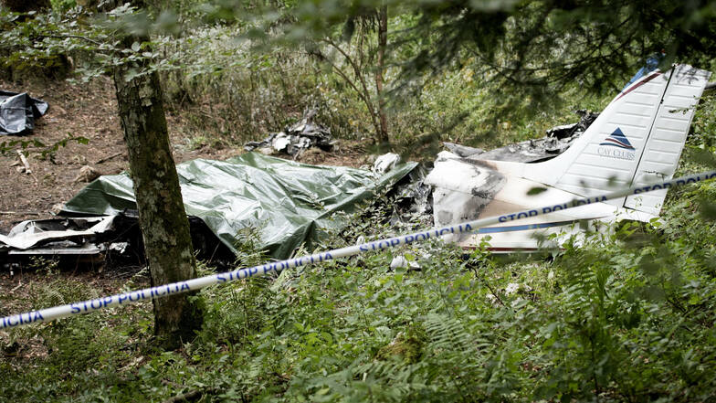 Am 14. Juli 2016 stürzte diese Piper PA-32 in den Julischen Alpen in Slowenien ab. In dem Wrack starben die Unister-Gründer Thomas Wagner und Tobias Schilling, ein Anlageberater und der Pilot.