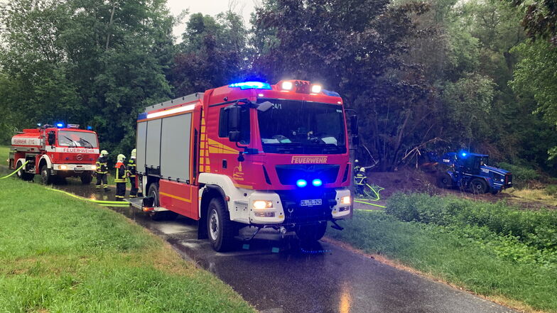 Am Dienstag waren THW und Feuerwehr in Döbeln Klostergärten im Einsatz. Dort brannte es.