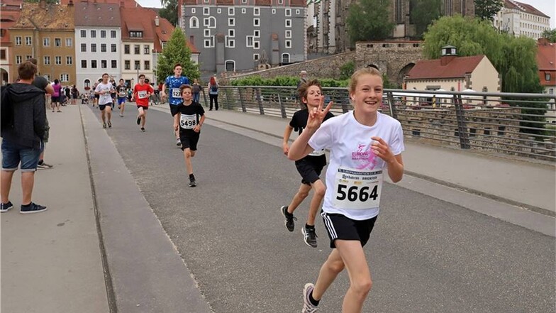 Emma Bräuer (vorn) bewies ihr Talent und wurde Zweite in der Frauenklasse über fünf Kilometer.