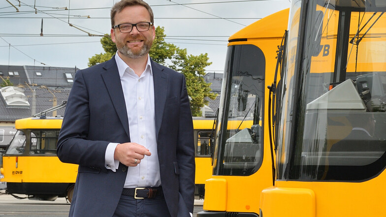 Martin Gawalek (44), bei den Verkehrsbetrieben unter anderem zuständig für das Fahrplanangebot, erklärt im Interview die Besonderheit dieser für die DVB wichtigen Baustelle.