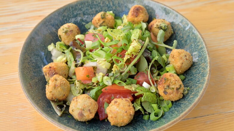 Eine eigene Kreation im "Nu" sind die Cambozini. Das sind frittierte Pelmeni, die mit frischem Salat serviert werden.