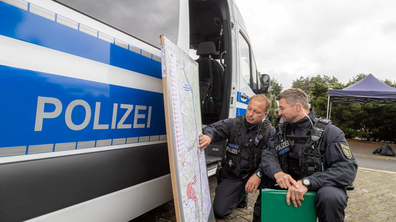 Waren beim Start zu intensiveren  Einsatzmaßnahmen zur Bekämpfung der grenzüberschreitenden Kriminalität am 30. August in Rothenburg dabei: Kenny Feibig (links)  und Robert Conrad.