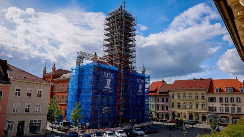 Die Stadt Kamenz - deren Rathaus derzeit hinter Baugerüsten verschwindet - sucht eine neue Gleichstellungsbeauftragte. Bis Ende Juni 2024 sind Bewerbungen möglich.