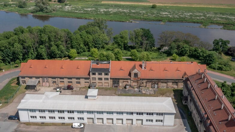 Blick auf den Komplex an der Rittergutstraße. Den Flügel oben, parallel zum Elbufer, möchte das Bündnis um die Kreishandwerkerschaft Meißen gern übernehmen.