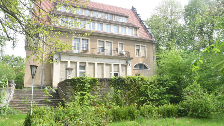 Nur durch Zufall wurde der Drehort nun bekannt. Eigentlich wirkt das Schloss in Helmsdorf recht friedlich.