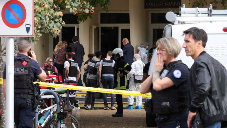 Angreifer ersticht Lehrer in französischer Schule - Terrorermittlung