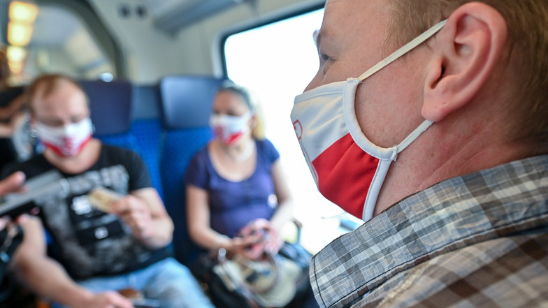 Im Zug muss vorerst noch bis zum 31. Oktober eine Maske getragen werden.