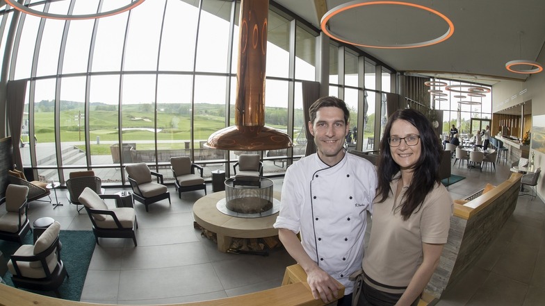 Ronny Otremba ist der neue Küchenchef am Golfplatz Herzogswalde. Ihm zur Seite steht seine Lebensgefährtin Doreen Zimmermann, die als Servicekraft in Gastraum arbeitet.
