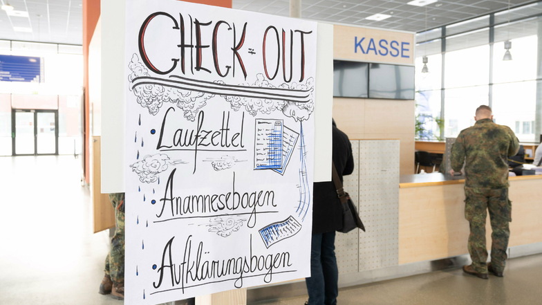 Impfzentrum Dresden: Der Andrang hält sich sehr in Grenzen. Die Impfstoffknappheit ist ein großes Problem auch für das Impfzentrum in der Arena Riesa.