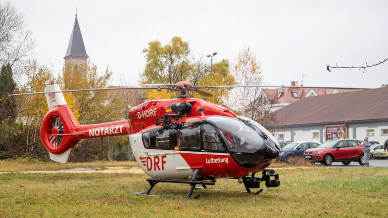 Ein Hubschrauber der Luftrettung landete im Nieskyer Stadtzentrum am Netto-Markt.