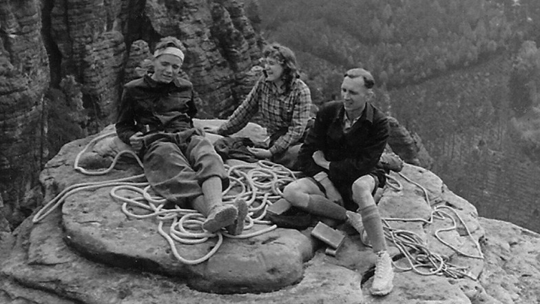 1942: Ilse Frischmann samt Seilschaft auf der Höllenhund-Südwand.