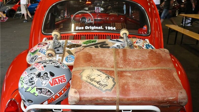 Zugewonnener Stauraum für Gepack auf dem alten VW Käfer von Eric bei der Autotuning-Veranstaltung "Cult-Style" auf dem Messeglände in Löbau