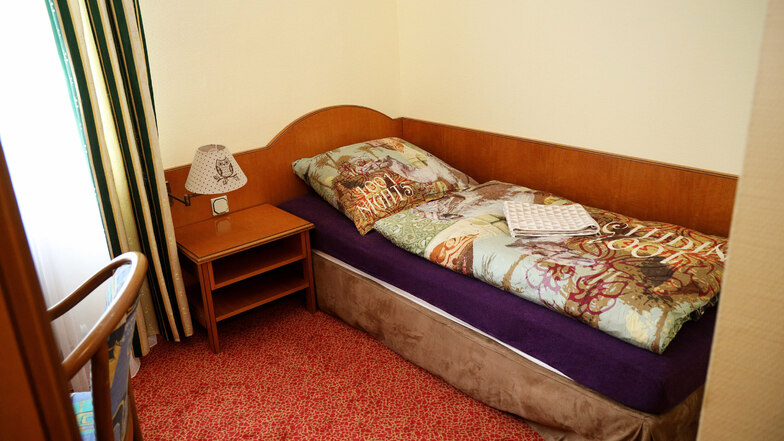Einige Zimmer sind renoviert. Ab 49 Euro kann man hier übernachten. Allerdings ohne Frühstück.