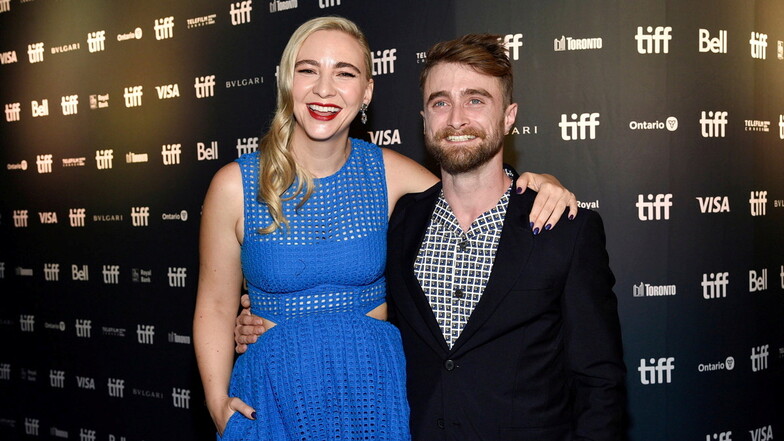Daniel Radcliffe (r), Schauspieler aus Großbritannien, und seine Freundin Erin Darke, Schauspielerin aus der USA, sind Eltern geworden.