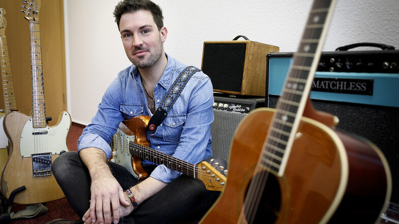 Der Gitarrist Marc Winkler lehrt in der Musikschule „time2groove“ Akustik- und E-Gitarre und tritt als Musiker auf.