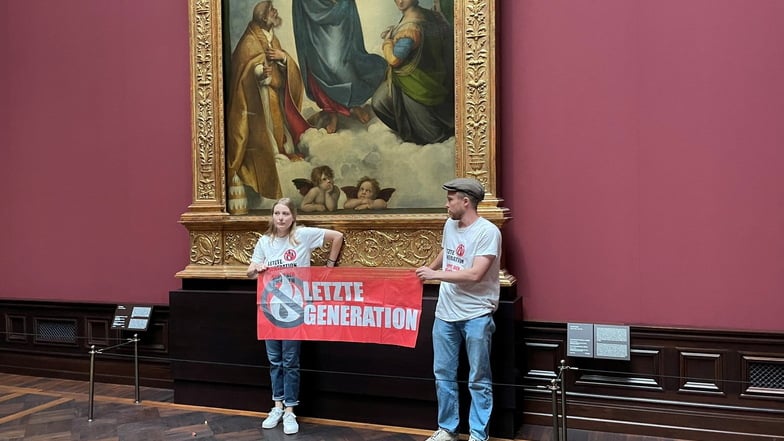 Maike Grunst und Jakob Beyer haben sich im August 2022 an die „Sixtinischen Madonna“ geklebt – und in der Gemäldegalerie „Alte Meister Dresden“ einen Großeinsatz ausgelöst.