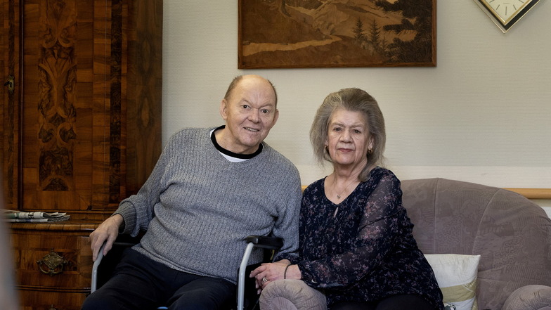 Dauerhaft verlobt: Wolfgang Bay und Sigrid Stark verbindet im Seniorenheim Abendfrieden in Niesky längst nicht mehr nur das Rommé-Spiel.