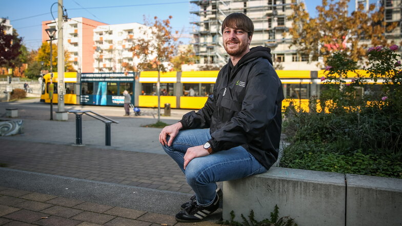 "Großer Anstieg beim Alkoholkonsum": Sozialarbeiter Daniel Großer am Amalie-Dietrich-Platz. Hier in Gorbitz spitzen sich die Probleme der Menschen aufgrund der Energiekrise zu.