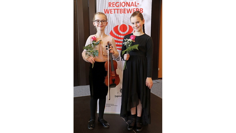 Auch Magdalena Herrmann und Hermine Hertwig können sich über einen ersten Preis mit 23 Punkten freuen.