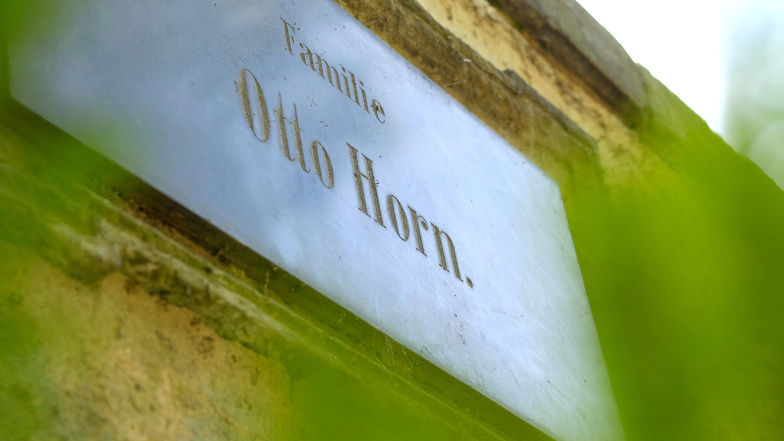 Das Familiengrab von Otto Horn auf dem Meißner Stadtfriedhof. Der Mäzen starb im Mai 1945 durch Suizid. Jetzt wird in Meißen um die Auslegung seines Testaments gestritten.