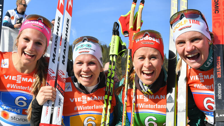 Wie es sich auch ohne Medaille strahlen lässt, zeigen die Gesichter von Laura Gimmler, Sandra Ringwald, Katharina Hennig und Victoria Carl (v. l.) nach Platz vier.