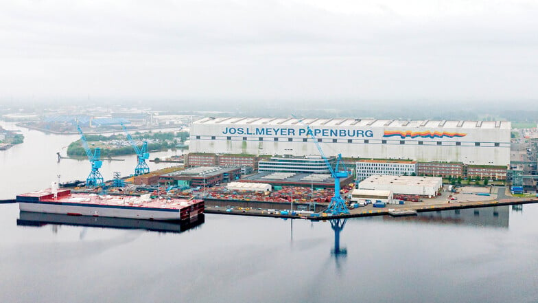 Die Meyer Werft an der Ems in Niedersachsen.