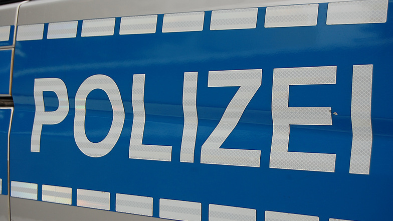 Ein 22 Jahre alter Mann soll seinen Vater in Senftenberg (Landkreis Oberspreewald-Lausitz) getötet haben.