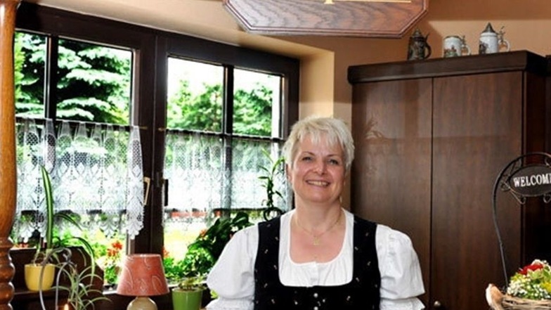 Jana Mager ist die Chefin des Waldblicks in Friedersdorf. Ihr Haus gehört laut einer Gäste-Umfrage zu den beliebtesten in der Oberlausitz. Die Umfrage initiierten der Fremdenverkehrsverband MGO und der Hotel- und Gaststättenverband Sachsen.