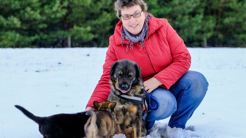 Jenny Fischer liebt das Leben – und ihre Hunde. Das Foto entstand in der Nähe ihres Hofes in Rietschen (Landkreis Görlitz).