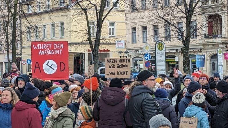 Motto der Demo in Pirna: „Zusammen gegen Rechts – Wir sind der Aufschrei der Zivilgesellschaft!“