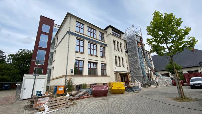 Die 35. Grundschule in Dresden-Löbtau wird noch bis Anfang 2024 saniert.