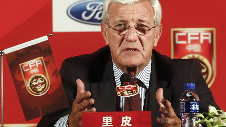 Auch der Nationaltrainer ist kein Chinese: Seit knapp drei Jahren - mit einer viermonatigen Unterbrechung Anfang 2019 - ist Marcello Lippi im Amt. Mit Italien wurde der 71-Jährige 2006 in Deutschland Weltmeister.