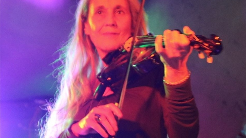 Heike Neumann war an der Violine und am Synthesizer zu erleben.