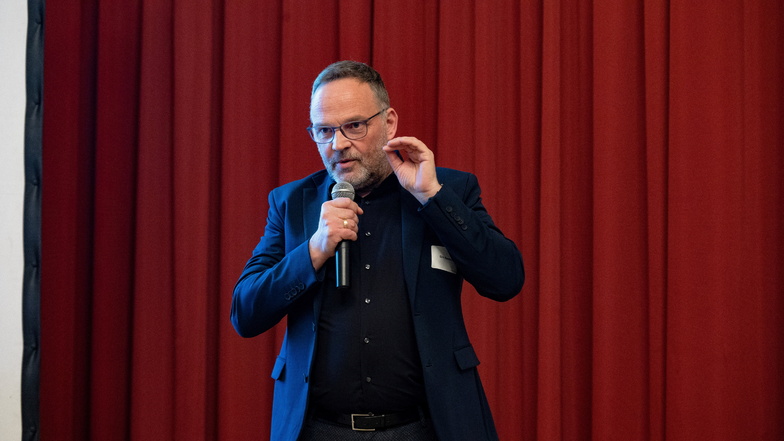 Bei Regionalkonferenzen, wie hier in Döbeln, fragt Mittelsachsens Landrat Dirk Neubauer die Menschen nach ihrer Meinung.