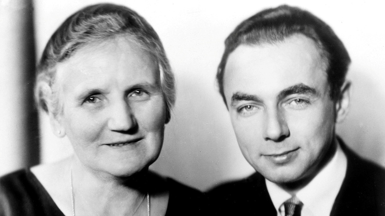 Erich Kästner mit seiner Mutter, an der er sehr hing.