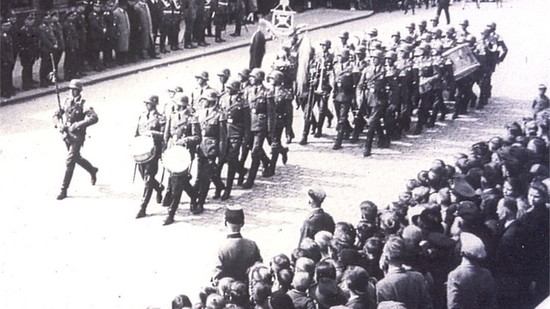Luftwaffenparade auf der Naundorfer.