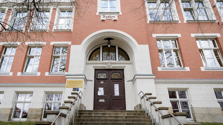 Der Eingang zu ihrer Grundschule bleibt einigen Melanchthon-Schülern in Görlitz derzeit verwehrt.