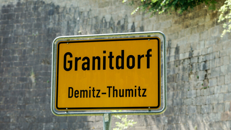 In der Nähe eines ehemaligen Steinbruchs will die Gemeinde Demitz-Thumitz neue Baugrundstücke durch einen Investor erschließen lassen.
