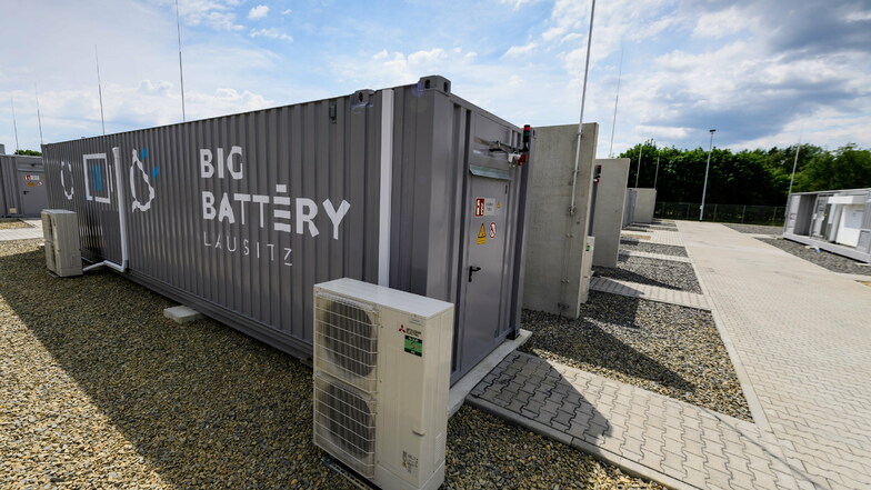 Am Standort Schwarze Pumpe hat der Energiekonzern Leag diesen Stromspeicher namens Big Battery aufgestellt. Nun investiert er in ein neues Gaskraftwerk.