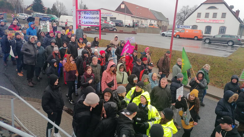 Demo gegen rechts in Dippoldiswalde: Polizei ermittelt wegen Hitlergruß