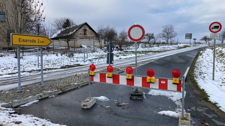 Die Straße zwischen Großdehsa und Eiserode ist wegen massiver Schäden gesperrt.