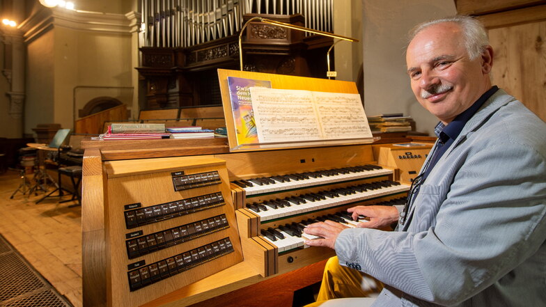Der Lieblingsplatz von Kantor Gottfried Trepte ist in der Lutherkirche an den Tasten der Orgel. Als Kruzianer lernte er, auf der Königin der Instrumente zu spielen.
