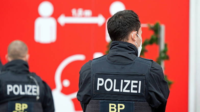 Maskenverweigerer aus ICE verbannt: Angriff auf Bundespolizisten