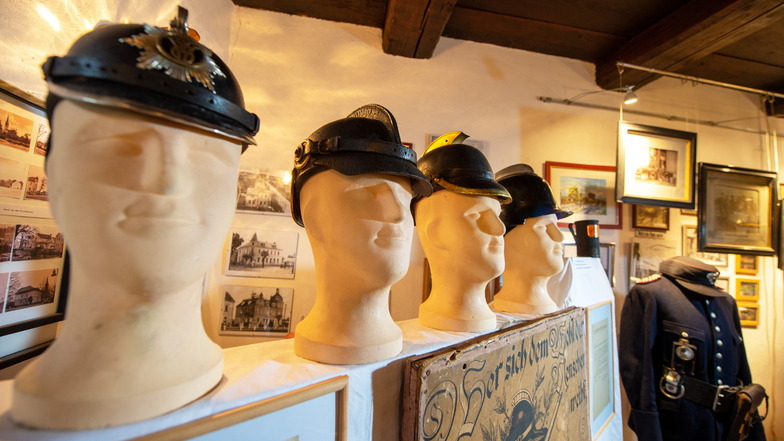 Historische Feuerwehr-Utensilien sind im Heimatmuseum in Weinböhla zu sehen, wenn es denn öffnen kann.