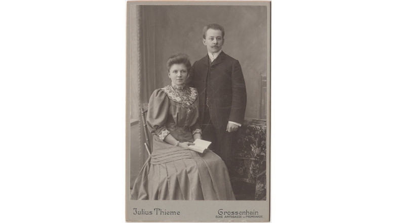 Der Lampertswalder Kantor Martin Richter, Sohn von Heinrich Richter, mit seiner ersten Ehefrau Hilma. Dieses Foto ist circa 1905/1910 entstanden.
