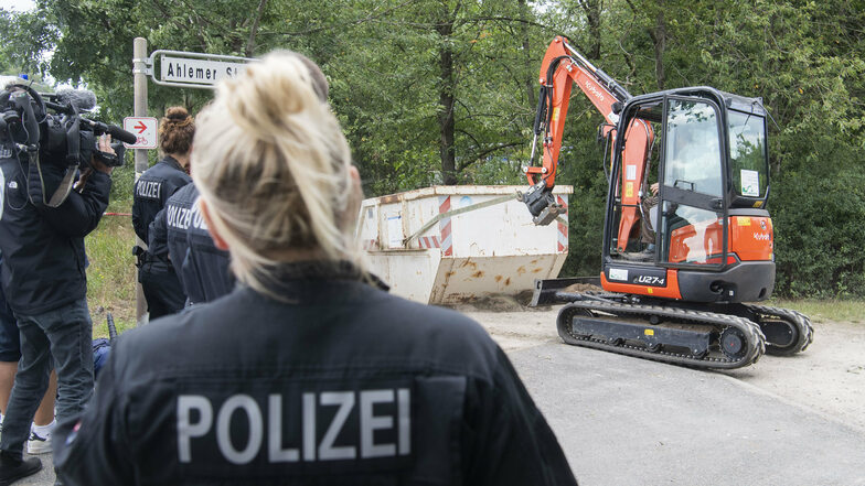 Im Fall der seit 13 Jahren vermissten Maddie McCann hat die deutsche Polizei einen Kleingarten durchsucht.