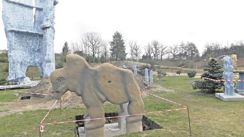 Auf dem Abenteuerspielplatz Krauschwitz entsteht eine Mammut-Rutsche.