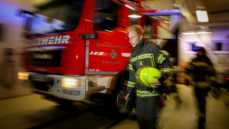 Bei Alarm muss es für Maurizio Hoffmann und seine Mitstreiter bei der Feuerwehr Kamenz-Stadt schnell gehen. Doch vor Ort entpuppt sich mancher Ruf als Fehlalarm.