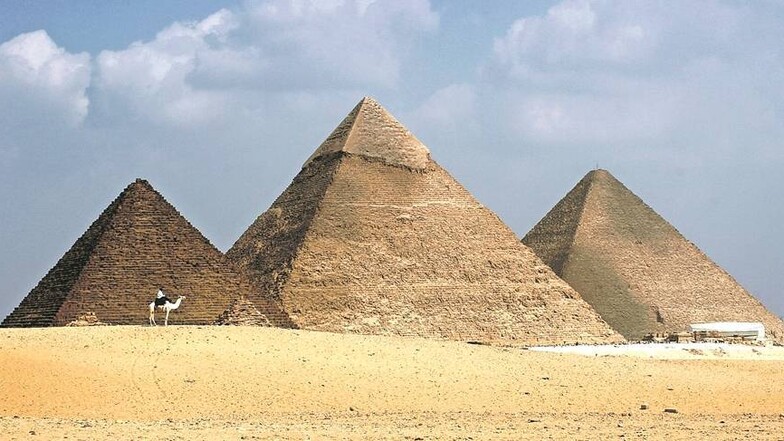 Pyramiden von Gizeh. Die rechts im Bild hat Pharao Cheops erbaut. Foto: dpa